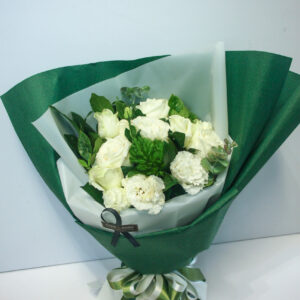 白綠色 白玫瑰花束